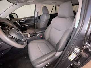 2025 Toyota RAV4 XLE - Photo 14