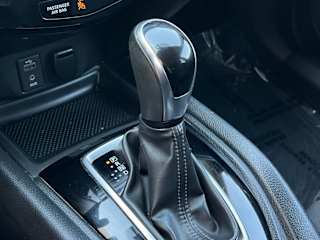 2017 Nissan Rogue SV - Photo 21