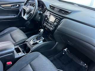 2017 Nissan Rogue SV - Photo 19
