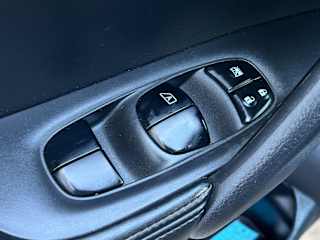 2017 Nissan Rogue SV - Photo 29