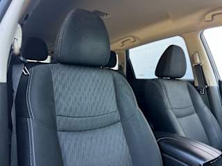 2017 Nissan Rogue SV - Photo 16