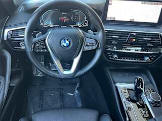 2023 BMW 5 Series 530e - Photo 18