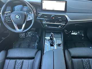 2023 BMW 5 Series 530e - Photo 8