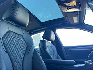 2023 BMW 5 Series 530e - Photo 31