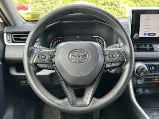 2024 Toyota RAV4 XLE - Photo 8