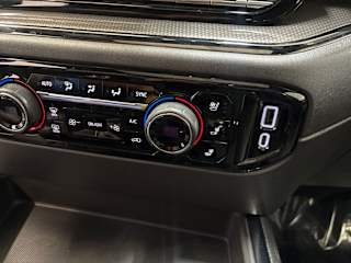 2025 Chevrolet Silverado 1500 ZR2 - Photo 36