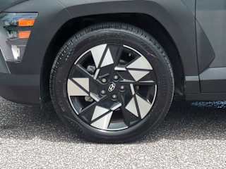 2025 Hyundai Kona SEL - Photo 13