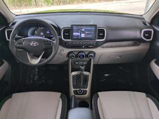 2024 Hyundai Venue SEL - Photo 8