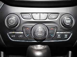 Used 2019 Jeep Cherokee Limited with VIN 1C4PJMDXXKD417535 for sale in Casper, WY