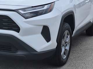 2025 Toyota RAV4 LE - Photo 29