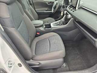 2025 Toyota RAV4 LE - Photo 16