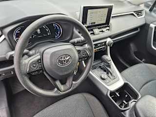 2025 Toyota RAV4 LE - Photo 8