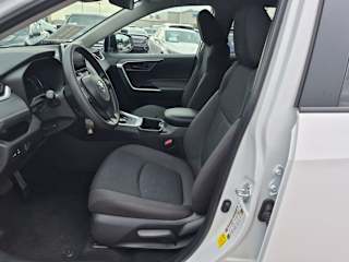 2025 Toyota RAV4 LE - Photo 15