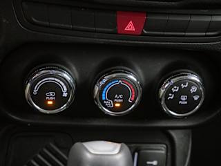 Used 2015 Jeep Renegade Latitude with VIN ZACCJABT4FPB25500 for sale in Maplewood, Minnesota