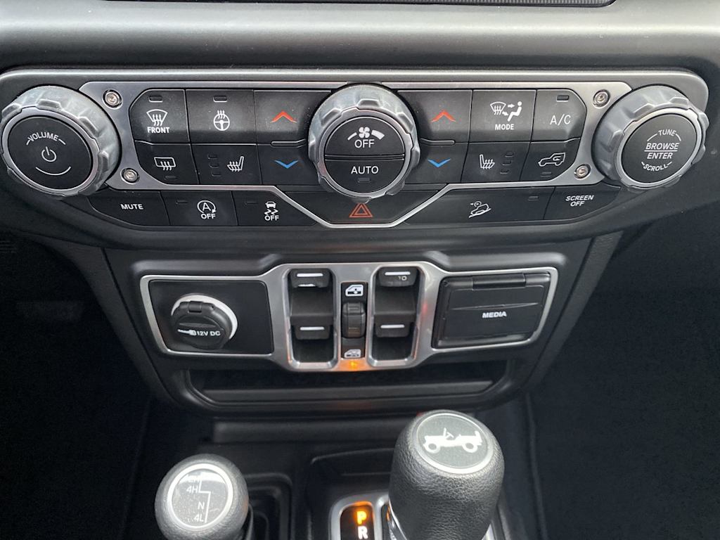 Thumbnail: 2018 Jeep Wrangler - 24