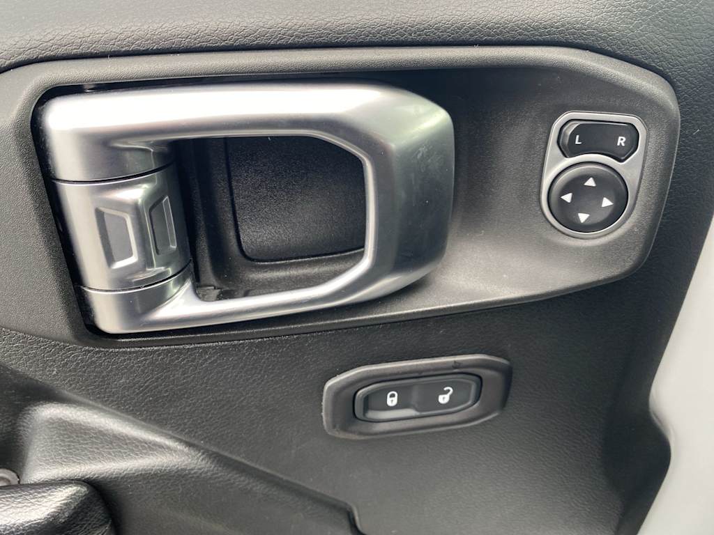 Thumbnail: 2018 Jeep Wrangler - 21