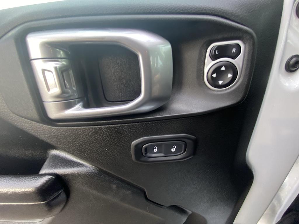 Thumbnail: 2019 Jeep Wrangler - 21