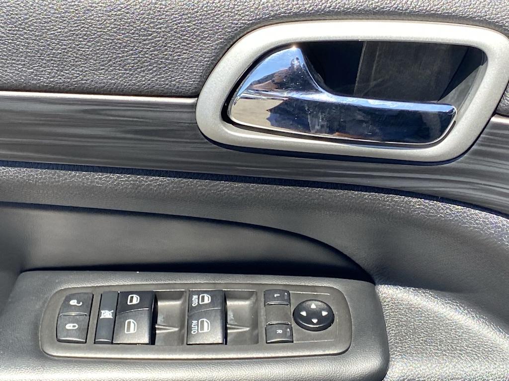 Thumbnail: 2021 Jeep Grand Cherokee - 21