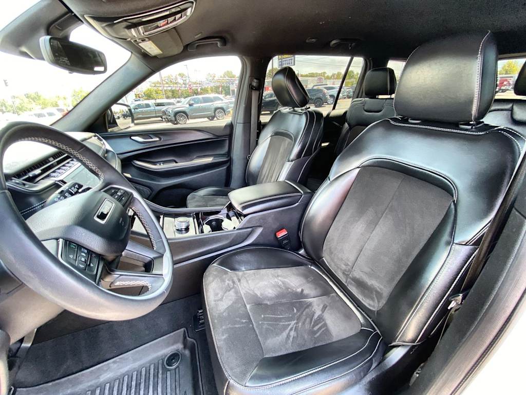 Thumbnail: 2023 Jeep Grand Cherokee L - 9