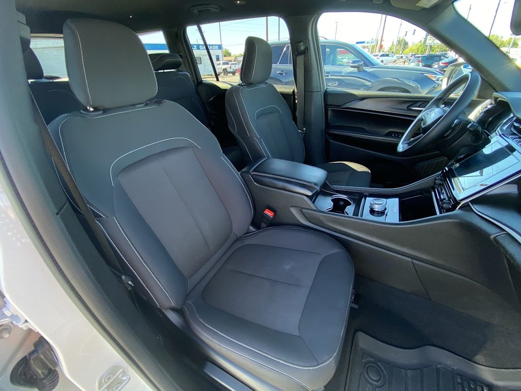 Thumbnail: 2024 Jeep Grand Cherokee L - 9