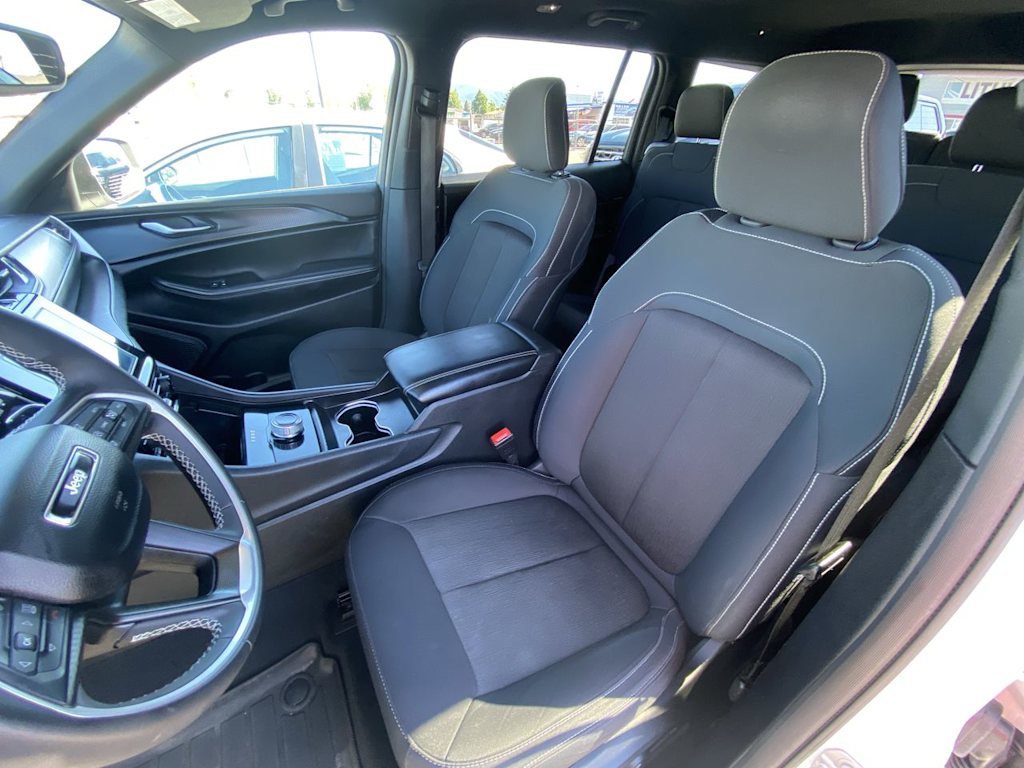 Thumbnail: 2024 Jeep Grand Cherokee L - 8
