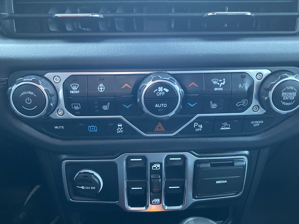 Thumbnail: 2024 Jeep Wrangler - 23