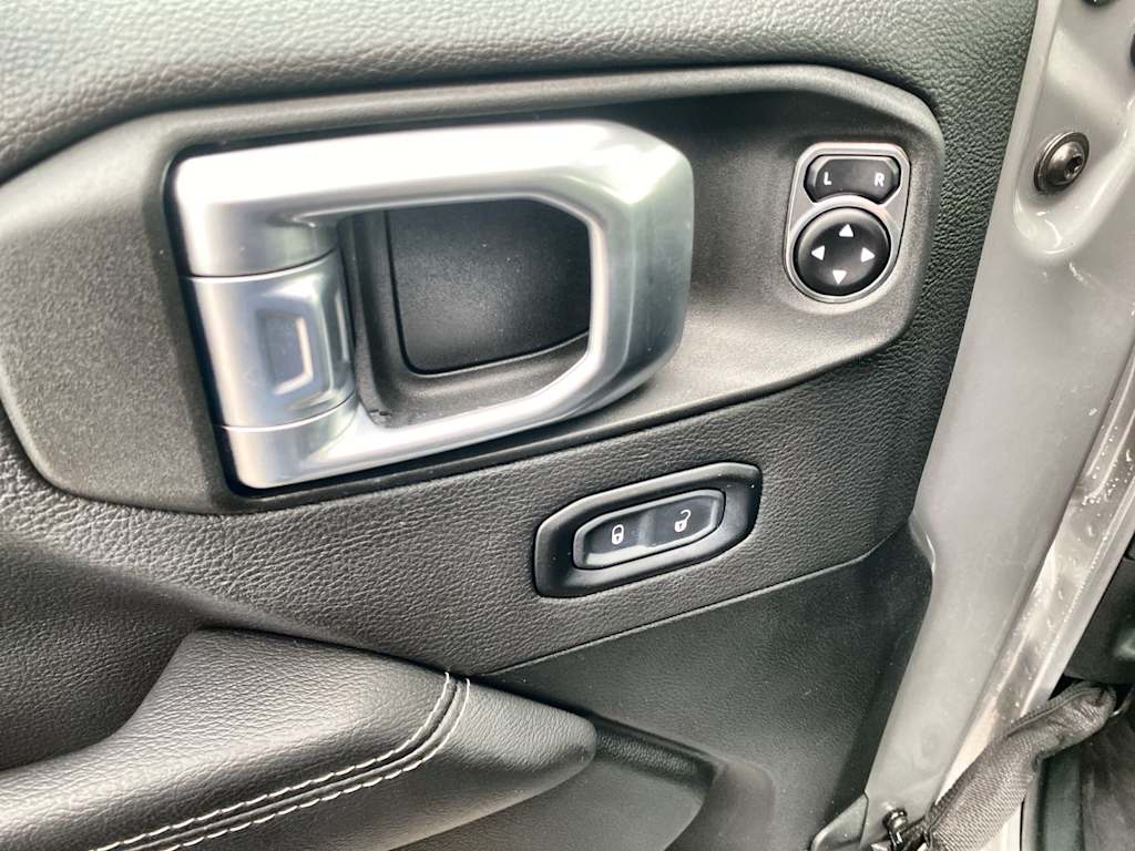 Thumbnail: 2021 Jeep Gladiator - 21