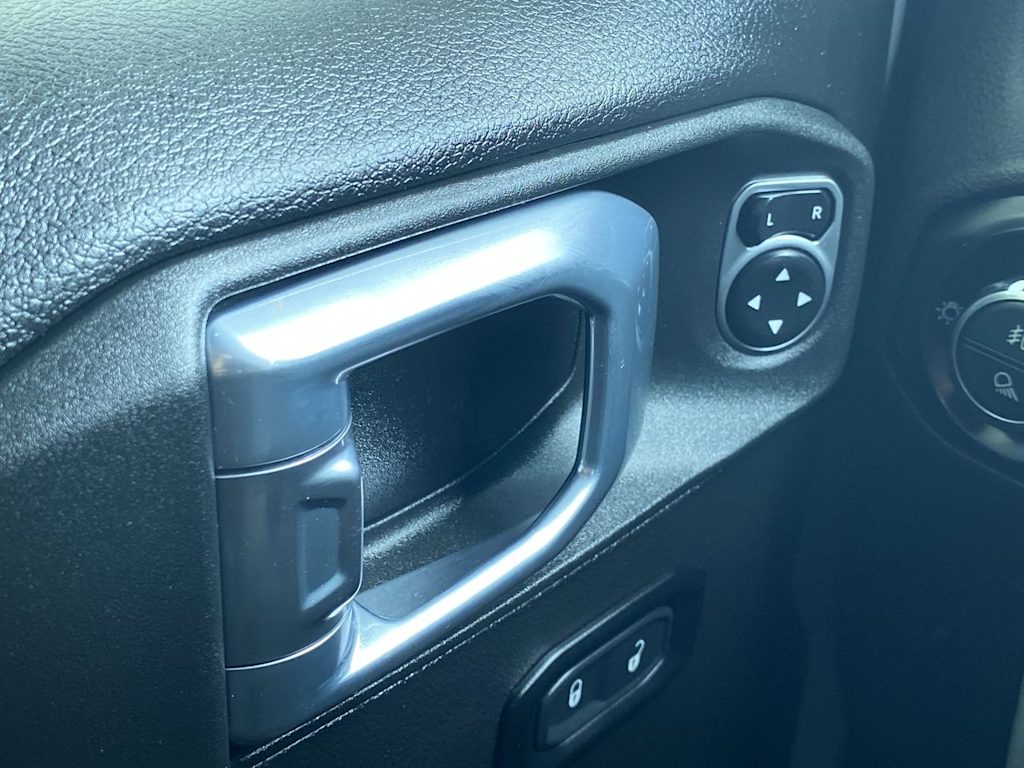 Thumbnail: 2021 Jeep Gladiator - 21