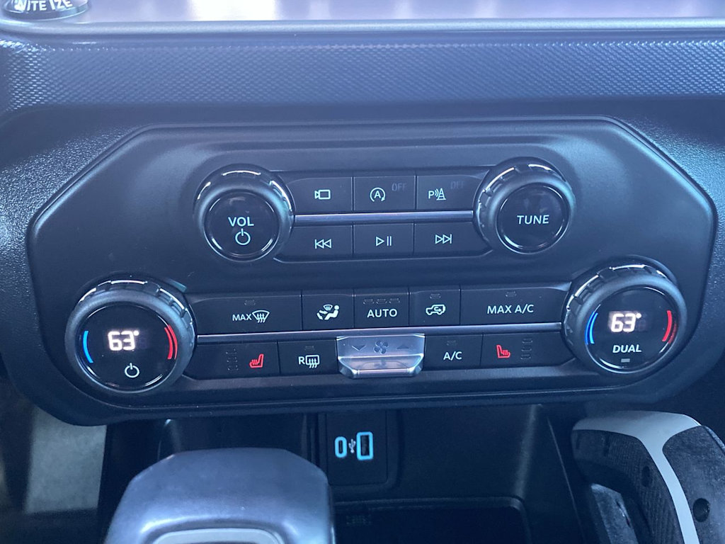 Thumbnail: 2021 Ford Bronco - 23