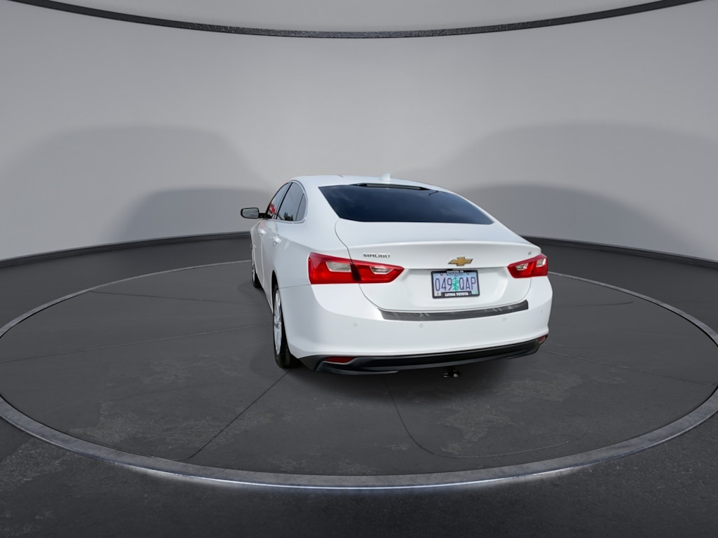 Thumbnail: 2017 Chevrolet Malibu - 5