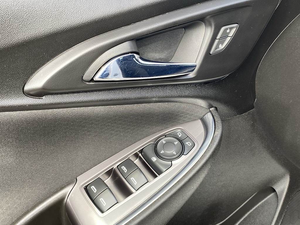 Thumbnail: 2017 Chevrolet Malibu - 21