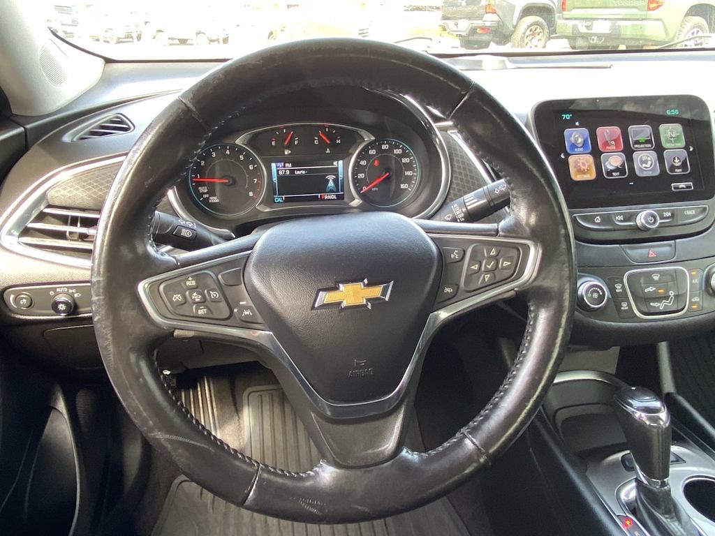 Thumbnail: 2017 Chevrolet Malibu - 2
