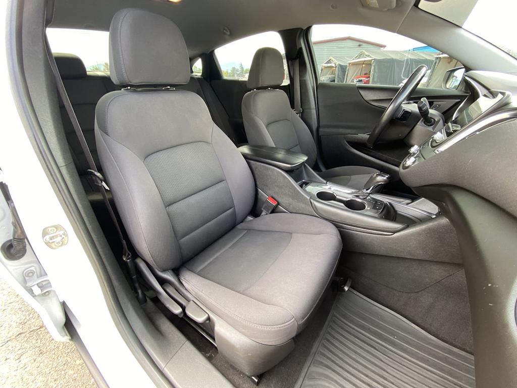 Thumbnail: 2017 Chevrolet Malibu - 24