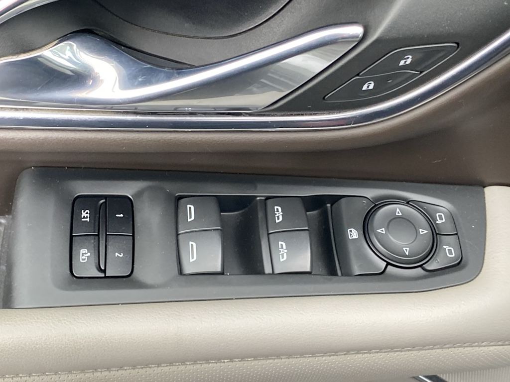 Thumbnail: 2023 GMC Yukon XL - 21