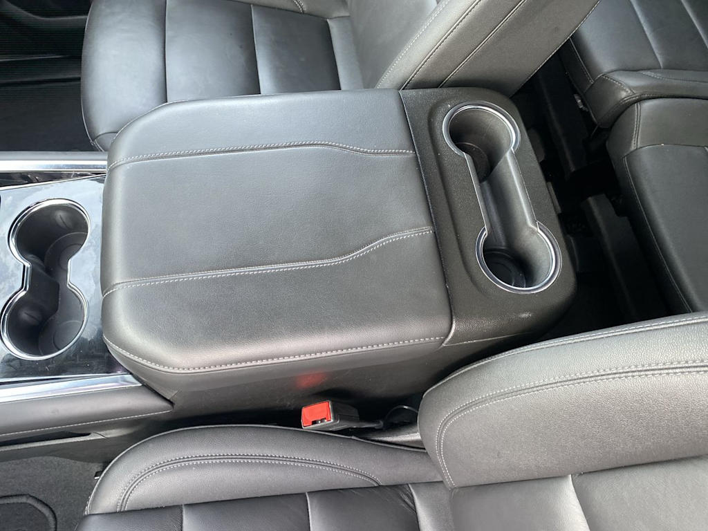 Thumbnail: 2025 Chevrolet Suburban - 9