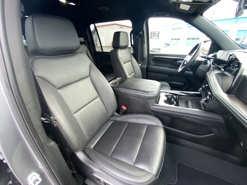 Thumbnail: 2025 Chevrolet Suburban - 26