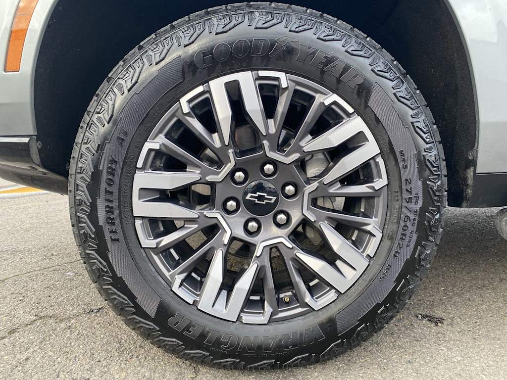 Thumbnail: 2025 Chevrolet Suburban - 6