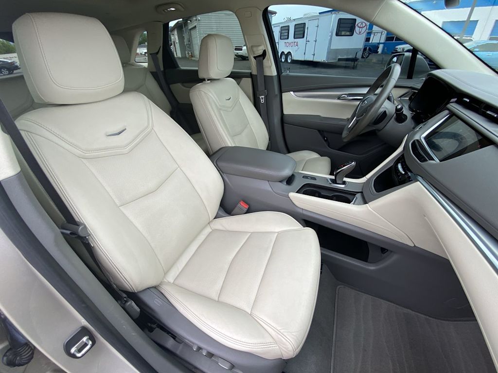 Thumbnail: 2017 Cadillac XT5 - 9