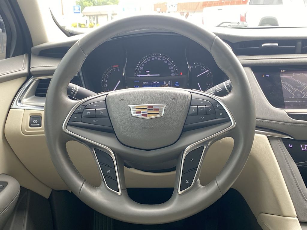Thumbnail: 2017 Cadillac XT5 - 2