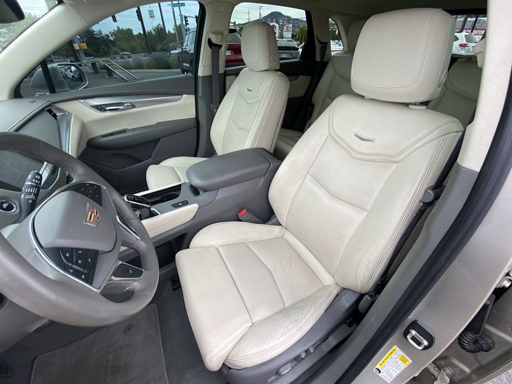 Thumbnail: 2017 Cadillac XT5 - 8