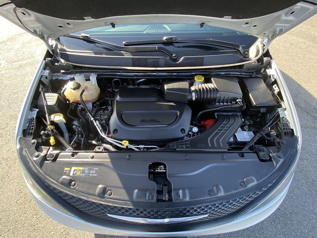 2022 Chrysler Voyager LX 8