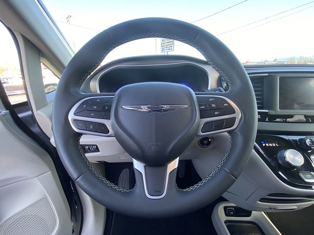 2022 Chrysler Voyager LX 2