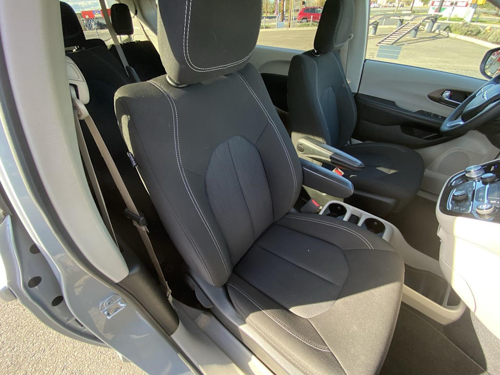 2022 Chrysler Voyager LX 25
