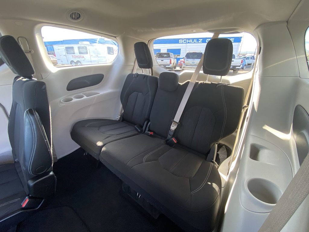 2022 Chrysler Voyager LX 23