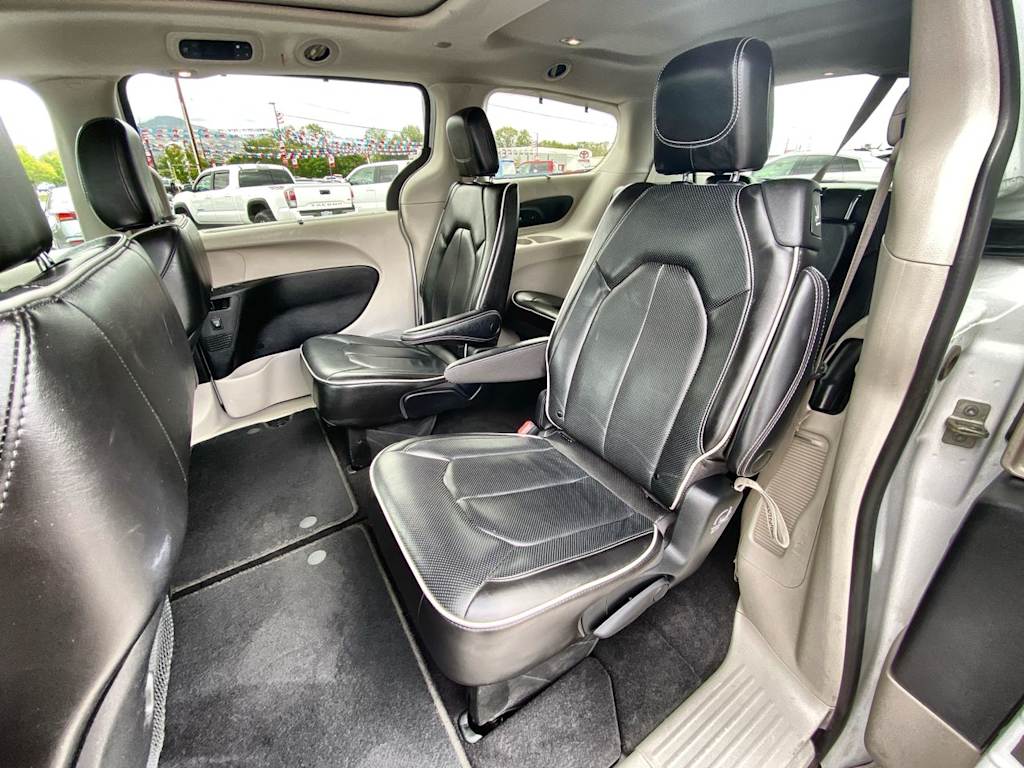 Thumbnail: 2022 Chrysler Pacifica - 10