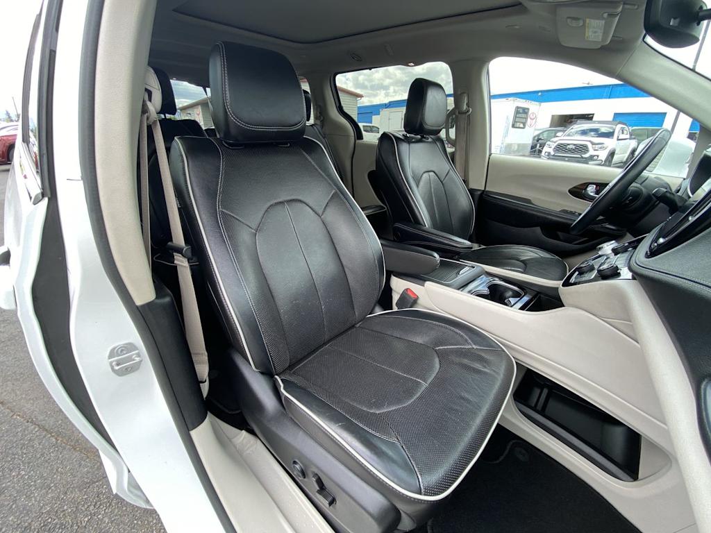 Thumbnail: 2022 Chrysler Pacifica - 9