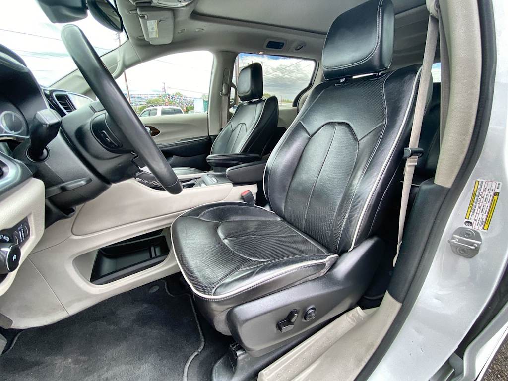 Thumbnail: 2022 Chrysler Pacifica - 8