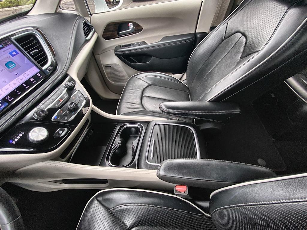 Thumbnail: 2022 Chrysler Pacifica - 24