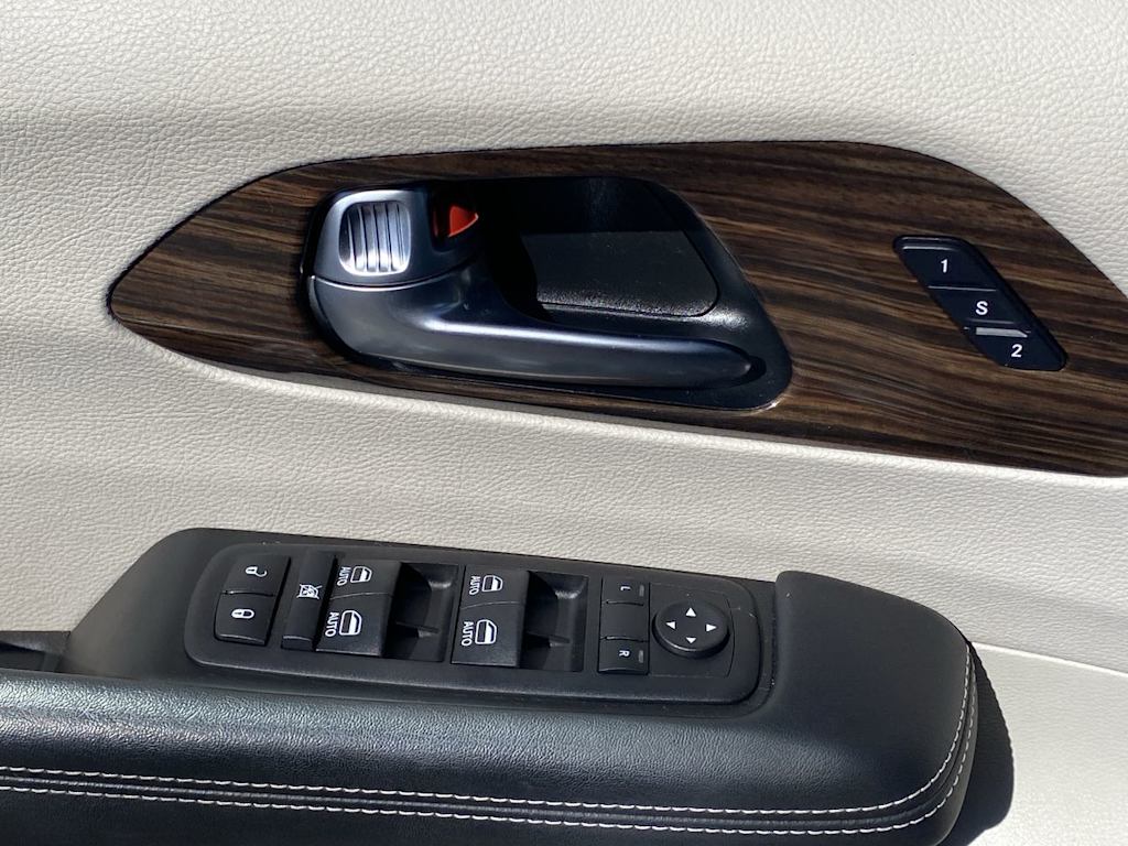 Thumbnail: 2022 Chrysler Pacifica - 21