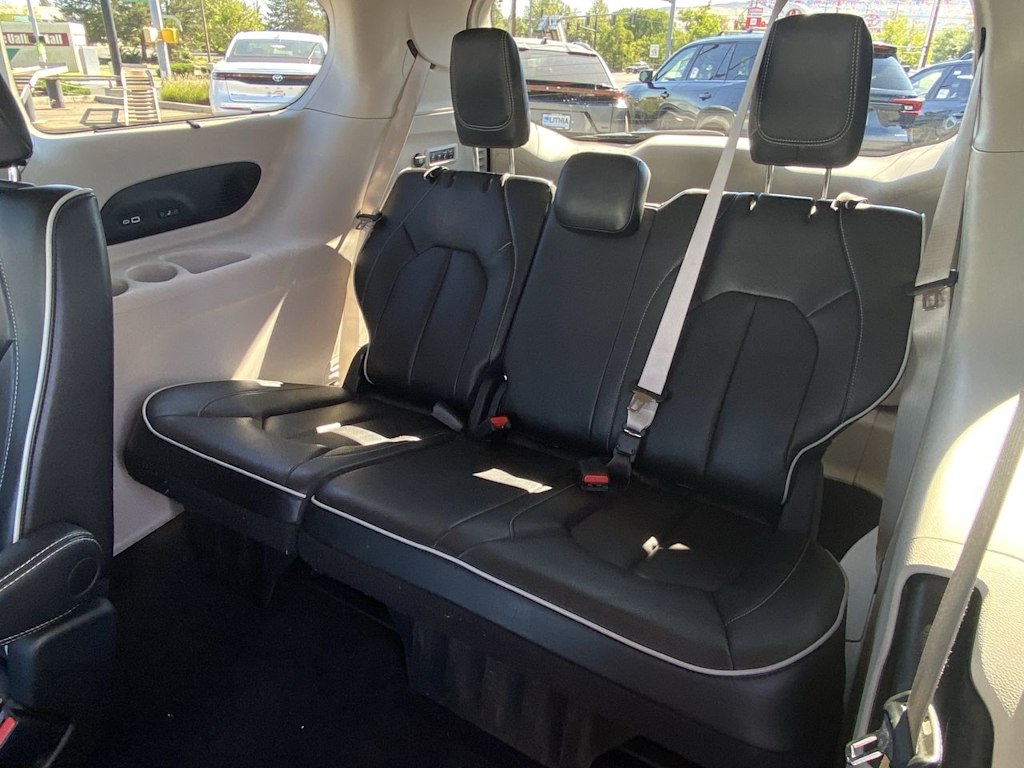 Thumbnail: 2022 Chrysler Pacifica - 27
